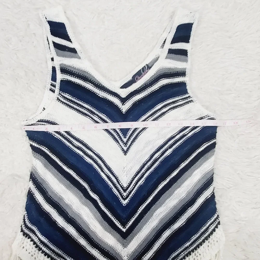 5x$25 Questions knit Crochet sleeveless Asymetrical fringe tank top size small - Picture 9 of 9
